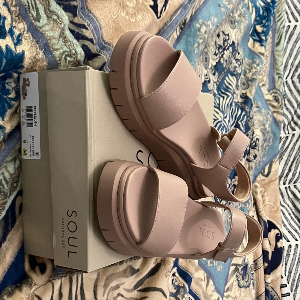 SOUL Naturalizer Women's Blush Sandals. Brand New in Box; Never Worn. Size 9